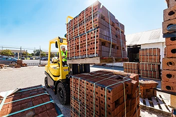 BALANCING PERFORMANCE AND COST: HOW TO CONFIGURE FORKLIFTS 