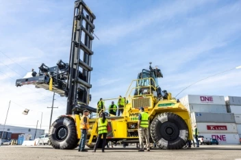 ELECTRIC CONTAINER HANDLER DEMONSTRATION