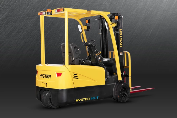 INTEGRATED LITHIUM-ION 3-WHEEL PNEUMATIC TIRE FORKLIFT