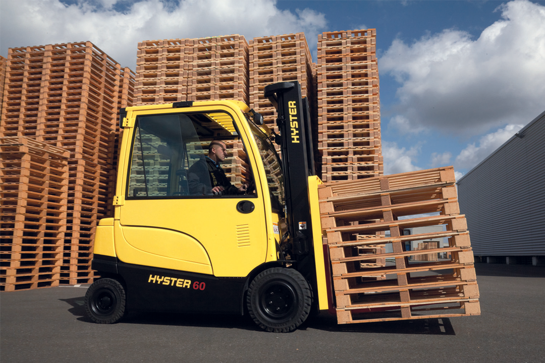 4 Wheel Electric Forklift | Hyster J45 - 70XN